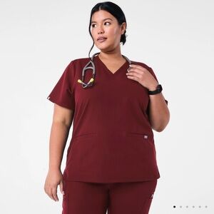FIGS FW1100 Casma Three-Pocket Scrub Top size XXL 2XL Women’s Burgundy